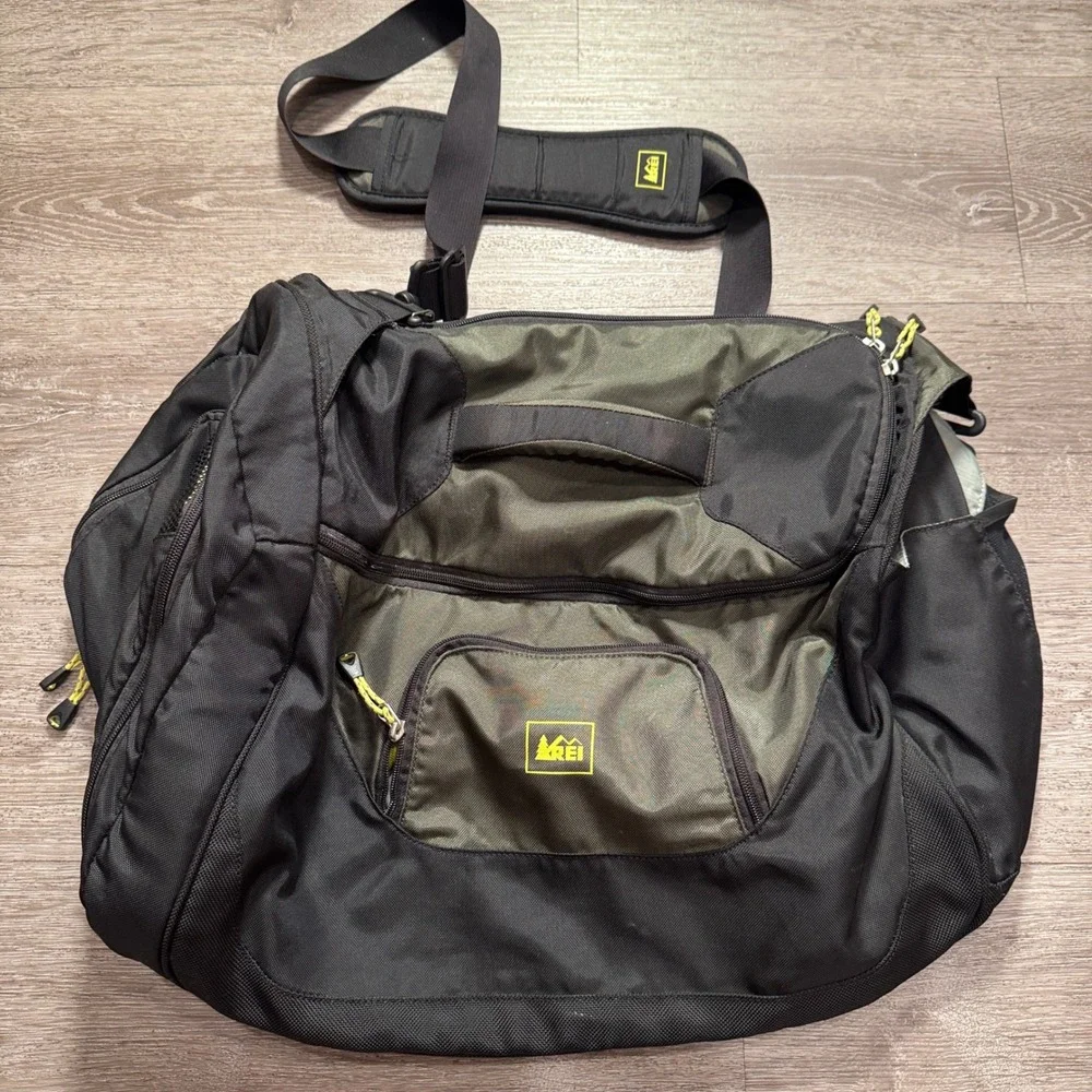 REI Duffel Bag Black Olive Nylon Vintage Gym Travel Gear Gorpcore Performance